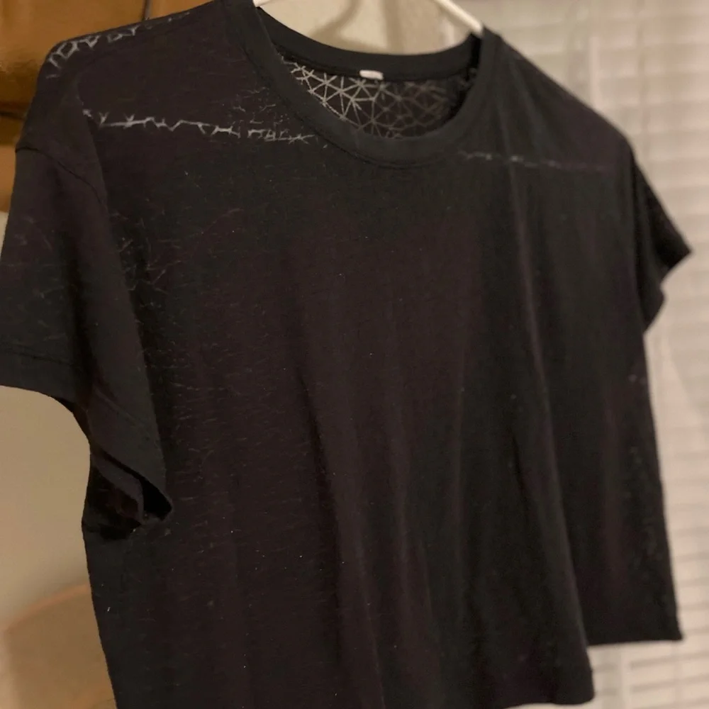 Lululemon Athletica Cropped Shirt - Picture 3 of 5